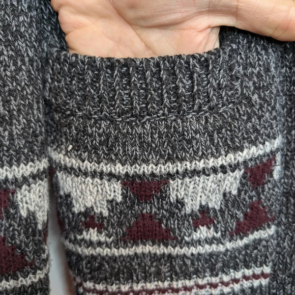 Bluenotes Grey, White & Burgundy Open Front Knit  Aztec Cardigan Medium - Picture 5 of 8